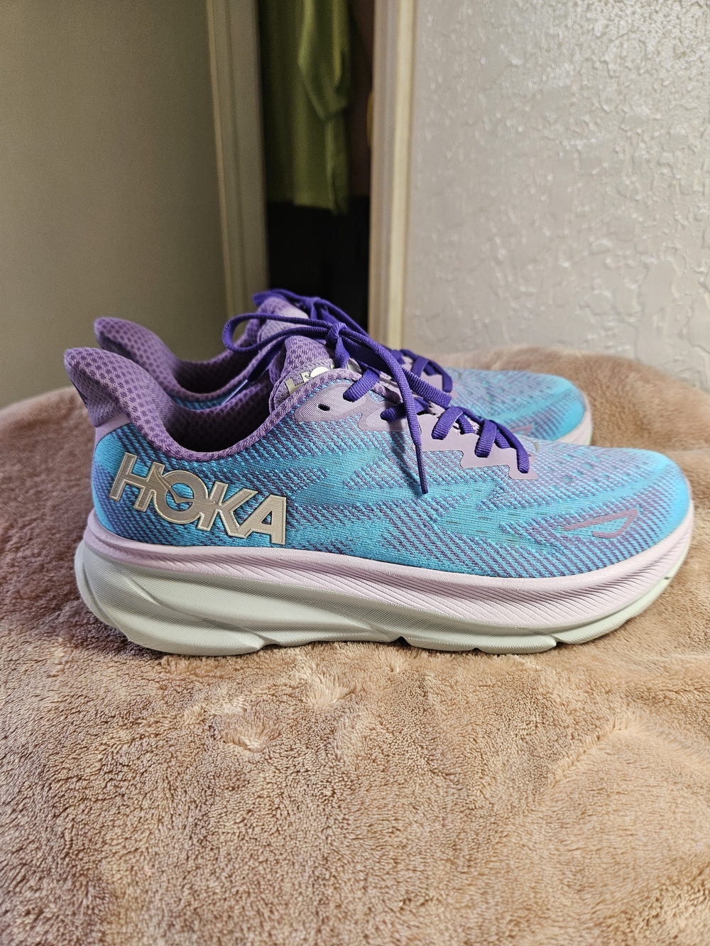 HOKA Clifton 9,Women's- Suze 9 US, Blue & Purple Running Shoes